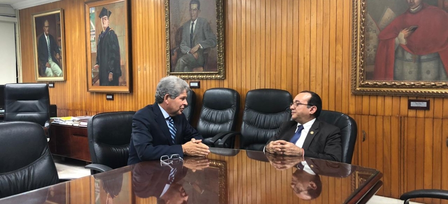 Embajador de Colombia se reunió con el Rector de la Universidad
