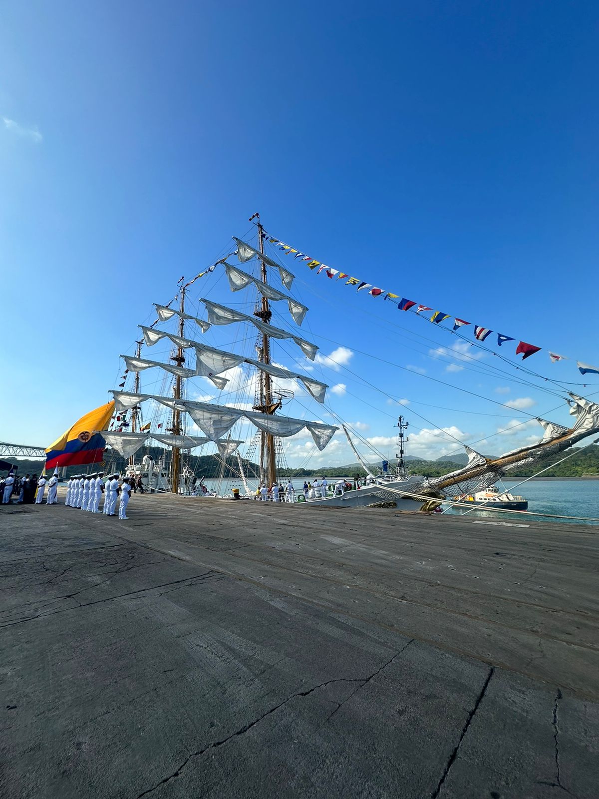 El Buque ARC “Gloria” visita Panamá con ocasión del Bicentenario Naval de Colombia