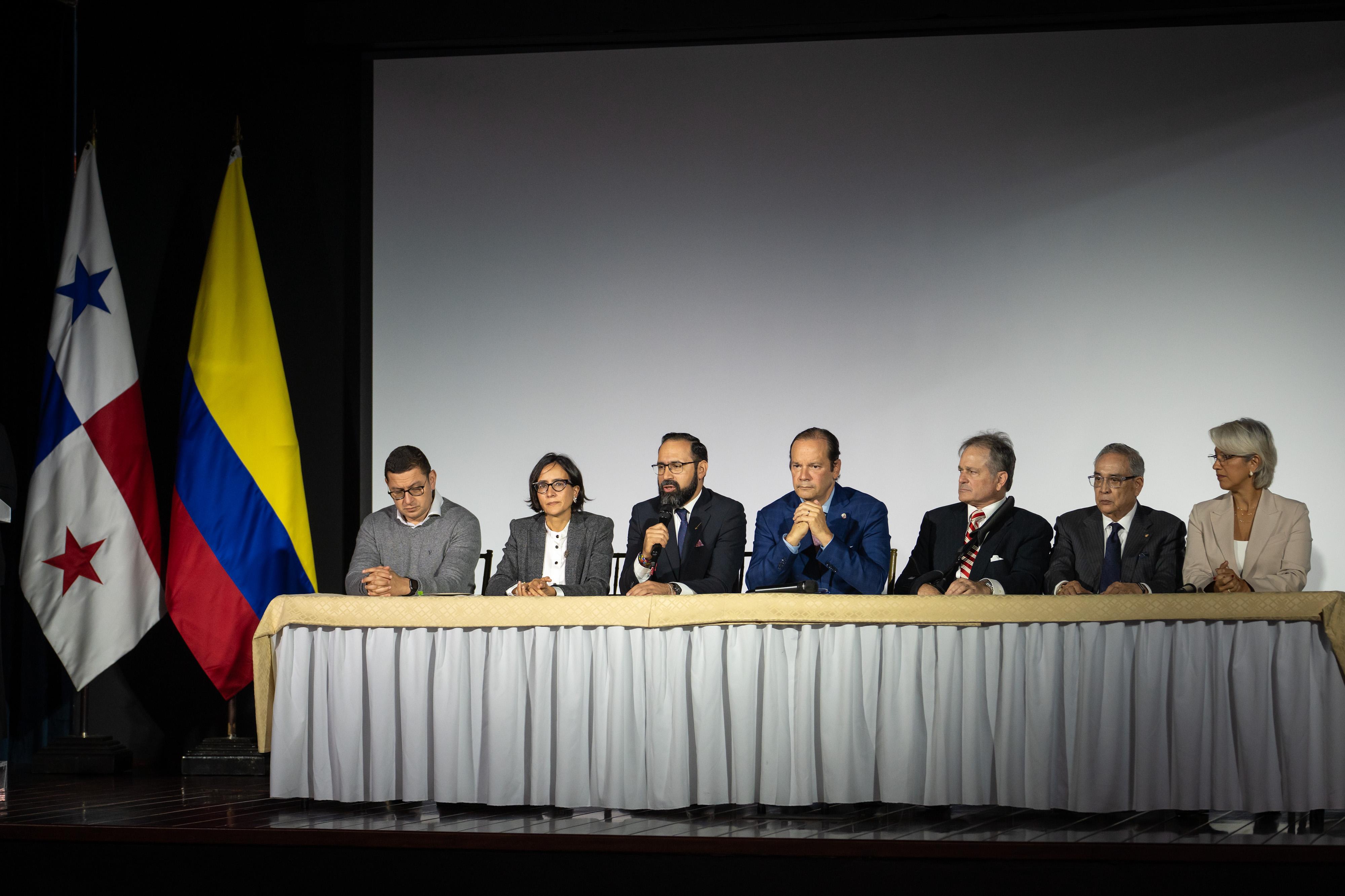 Colombia reafirma su compromiso con las energías limpias y el medioambiente en el encuentro de interconexión eléctrica Colombia - Panamá