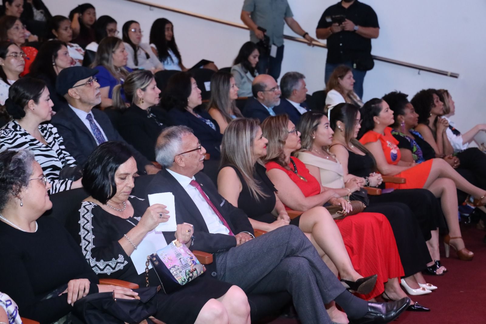 “Entre acordes y vivencias”   Diana Burco protagoniza en Panamá un homenaje a las mujeres en la música y a su fuerza transformadora en el arte 