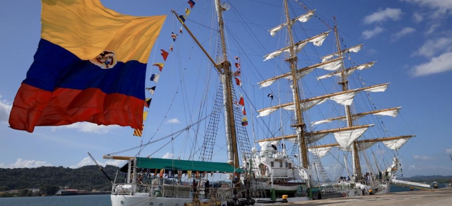 Exitosa visita a Panamá del Buque Escuela ARC “Gloria” 