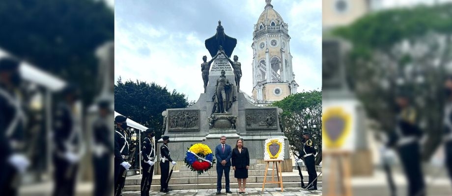 Ofrenda floral celebración independencia en Panamá