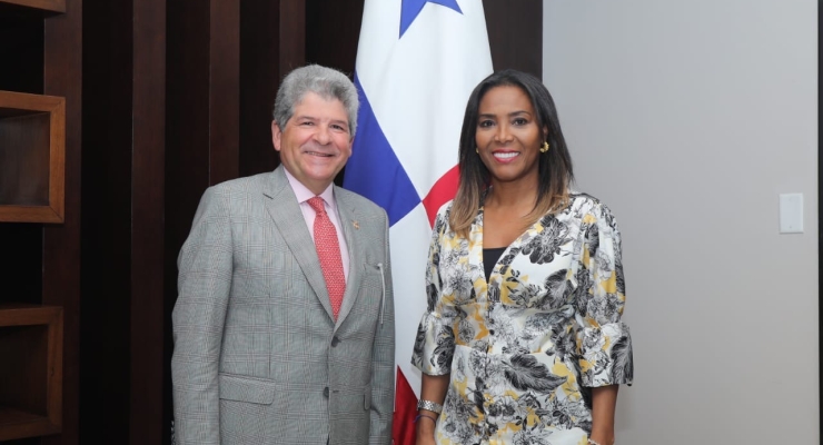 Embajada de Colombia en Panamá acompañó la participación de la Ministra de Cultura en el Festival de las Mil Polleras