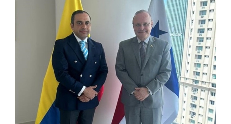 Nuevo cónsul de Colombia en Ciudad de Panamá toma posesión de su cargo 